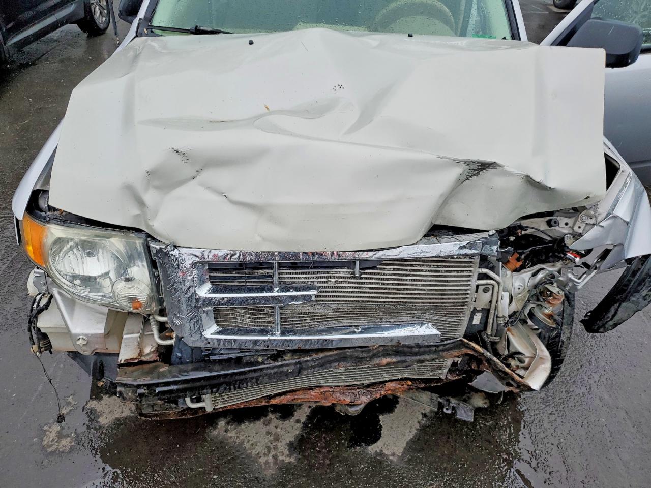 2010 FORD ESCAPE XLT photo 23