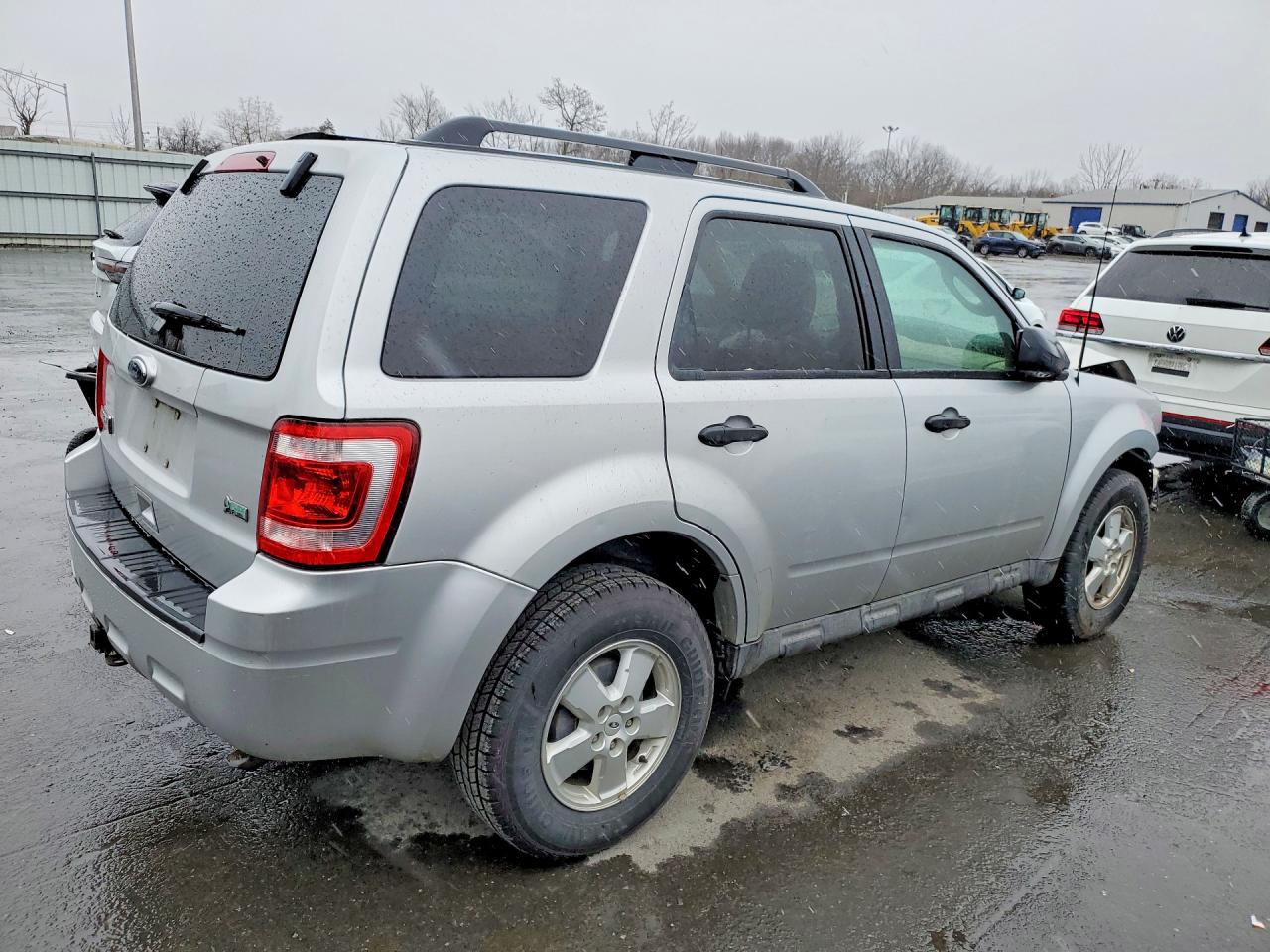 2010 FORD ESCAPE XLT photo 5
