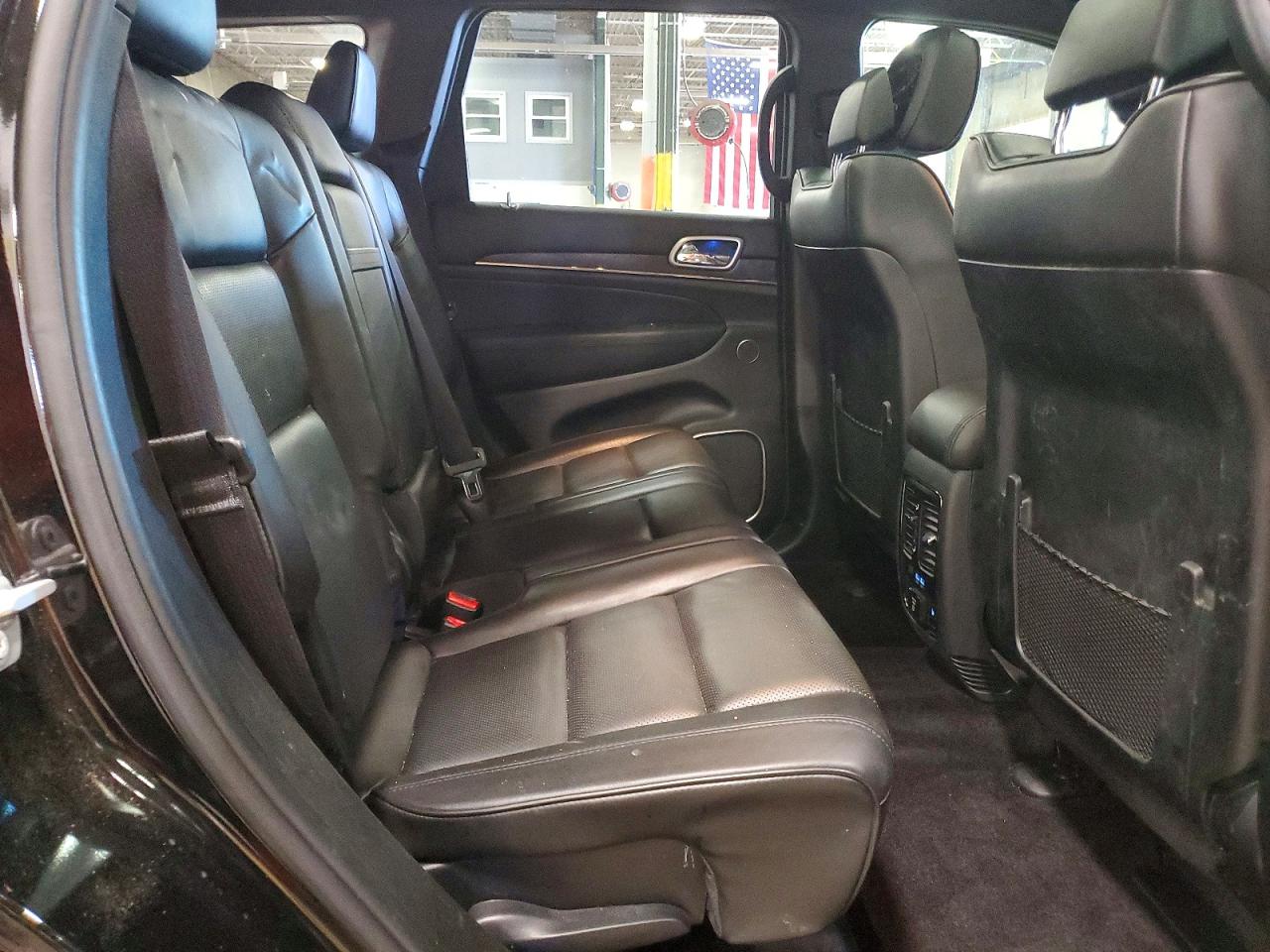 2018 JEEP GRAND CHEROKEE OVERLAND photo 31