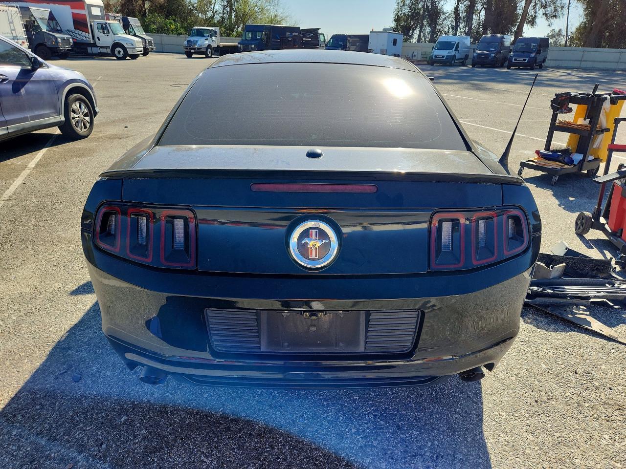 2013 FORD MUSTANG photo 11