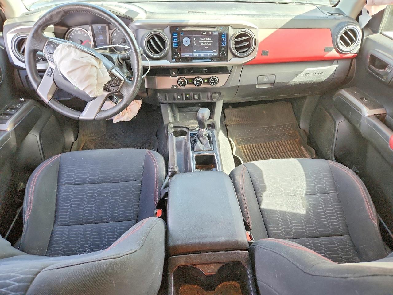 2017 TOYOTA TACOMA SR5 V6 photo 22