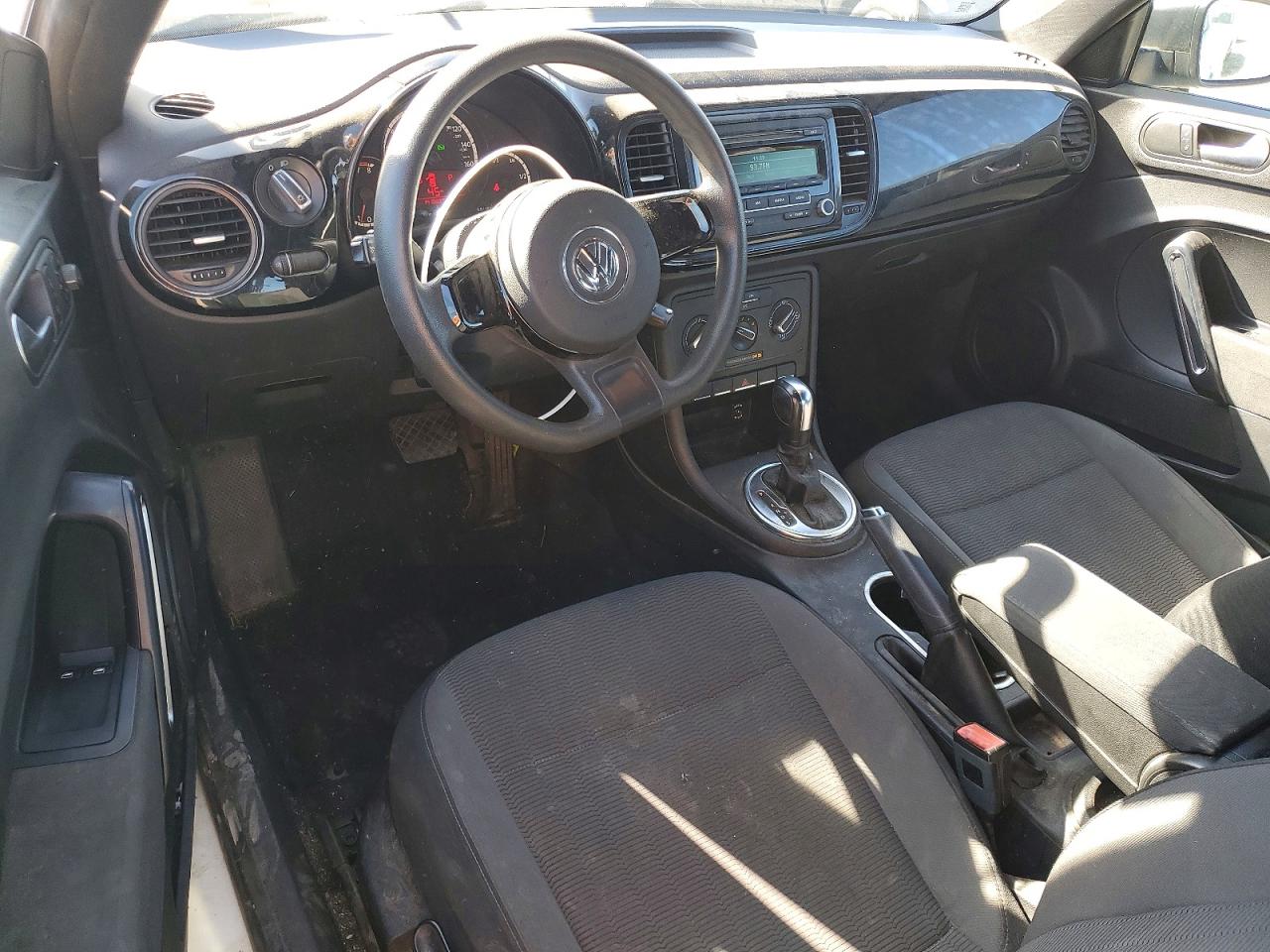 2014 VOLKSWAGEN BEETLE photo 22