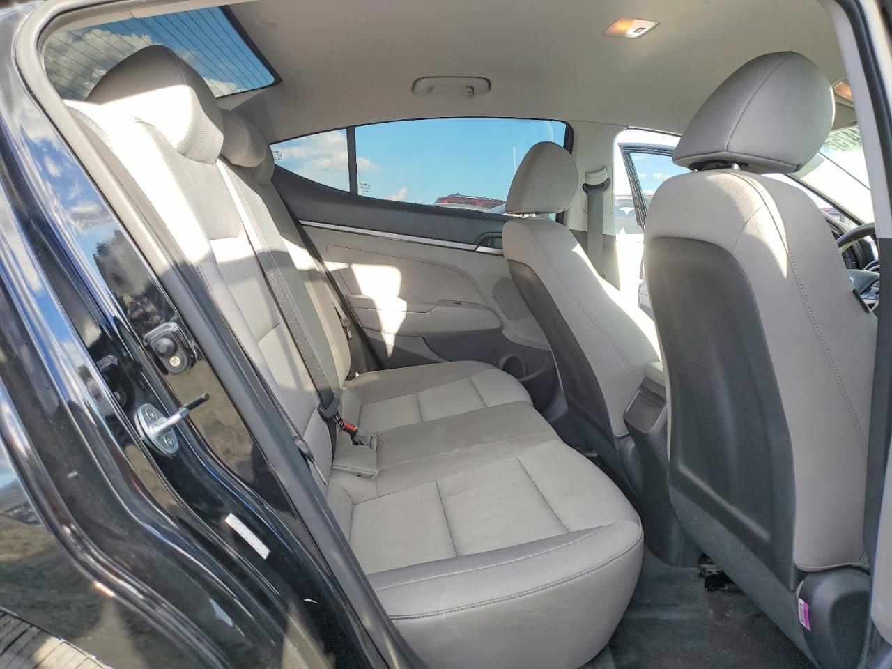 2017 HYUNDAI ELANTRA SE photo 10