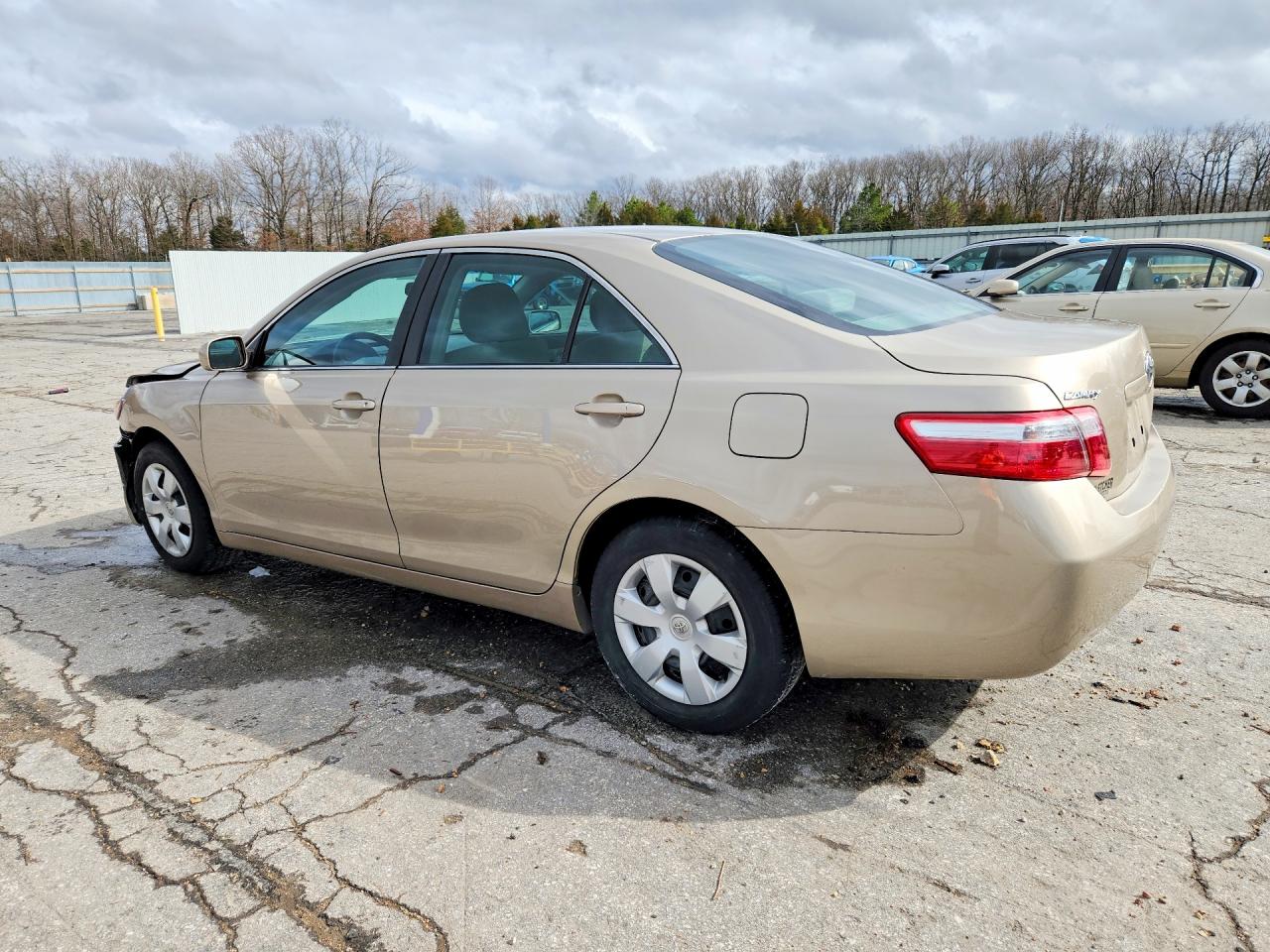 2009 TOYOTA CAMRY LE photo 2