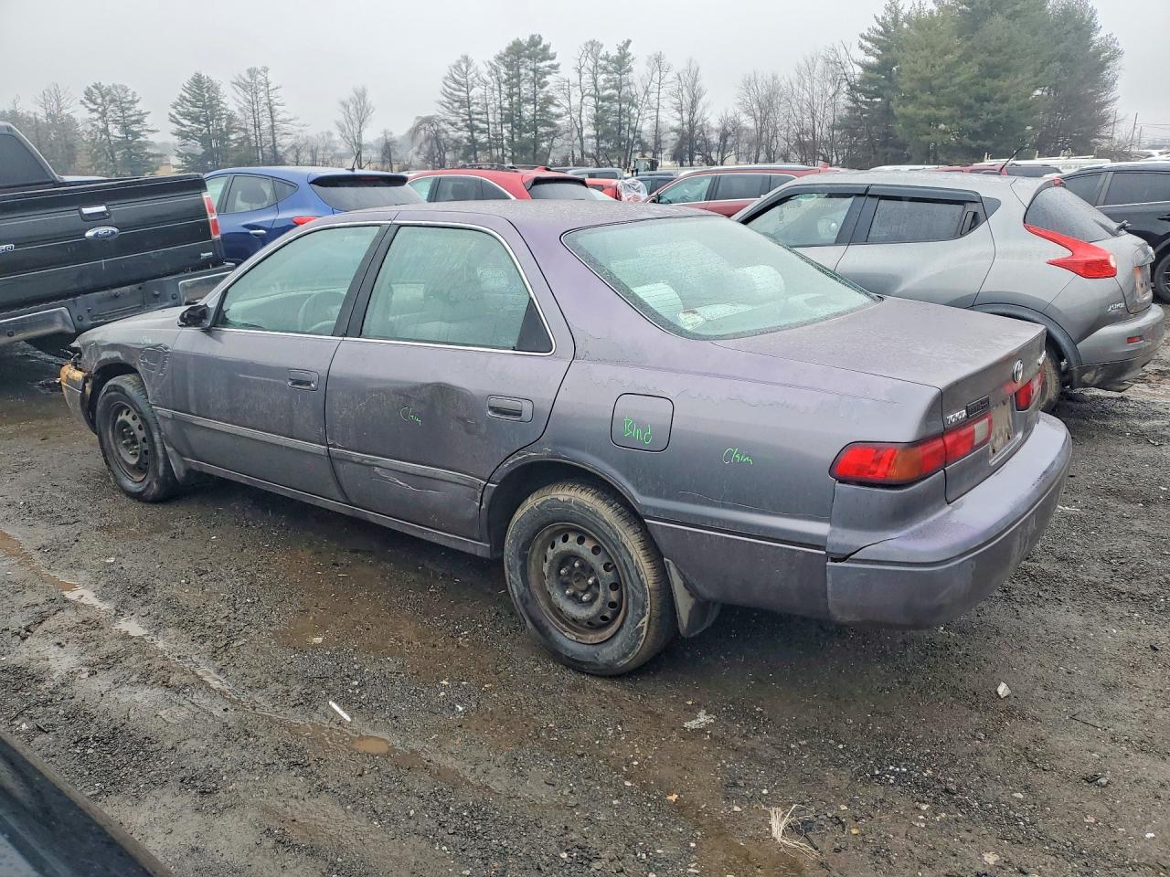 1999 TOYOTA CAMRY LE photo 3