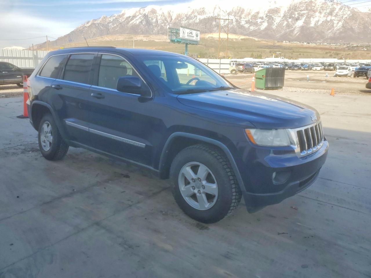 2012 JEEP GRAND CHEROKEE LAREDO photo 4