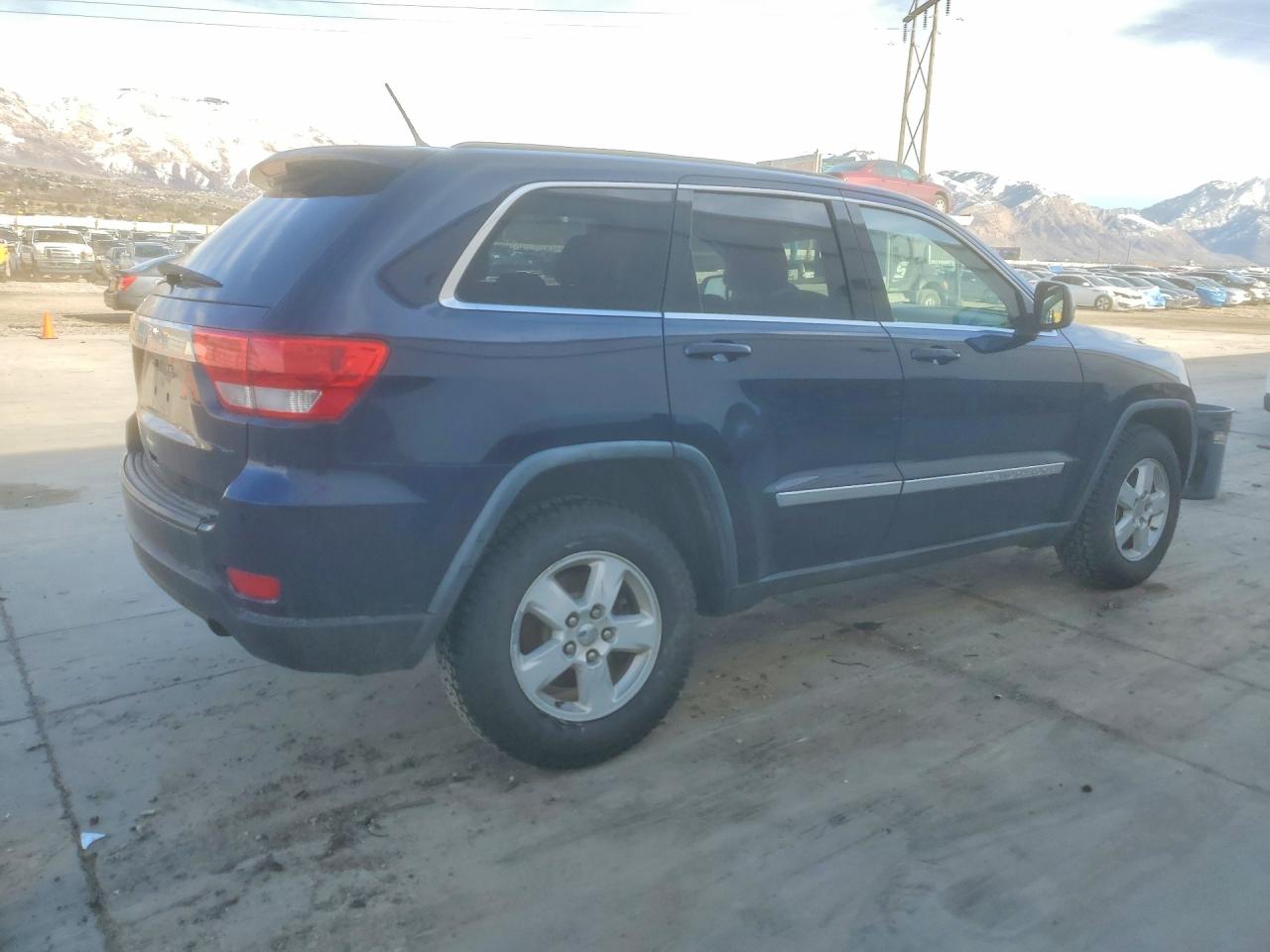 2012 JEEP GRAND CHEROKEE LAREDO photo 3