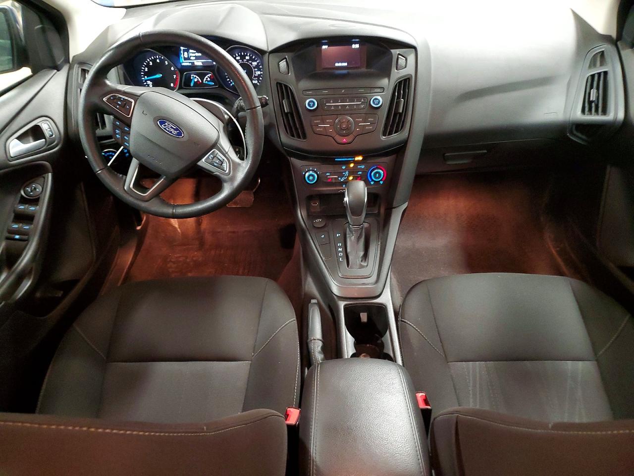 2018 FORD FOCUS SE photo 15