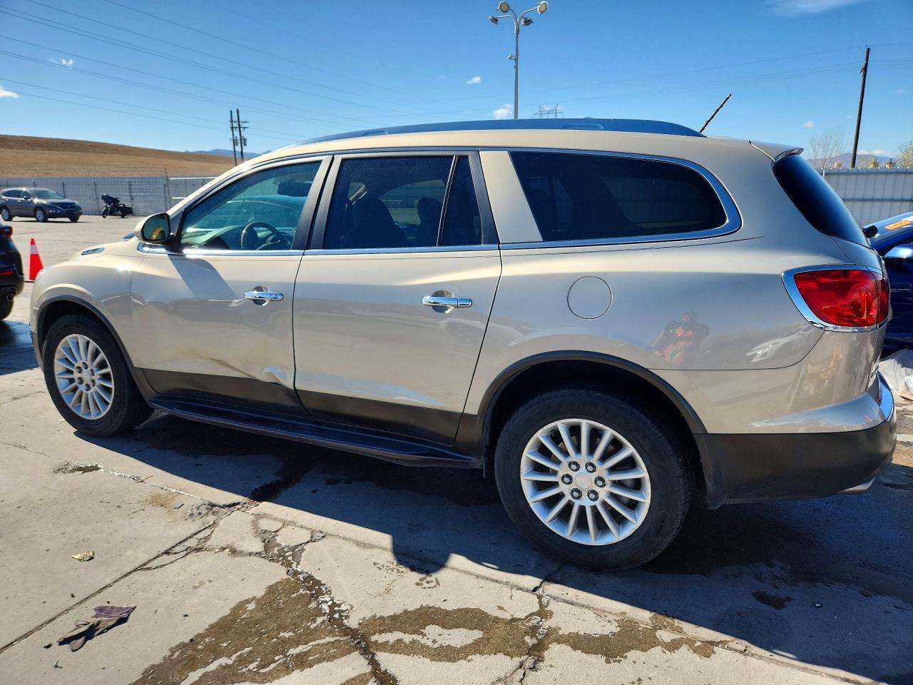 2011 BUICK ENCLAVE CXL photo 2