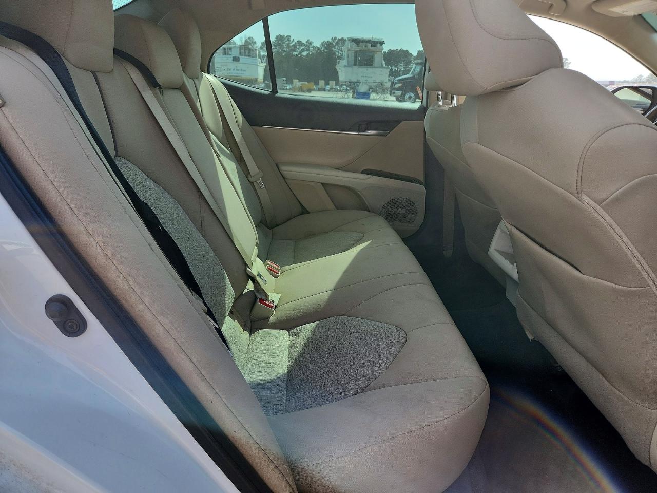 2020 TOYOTA CAMRY LE photo 28