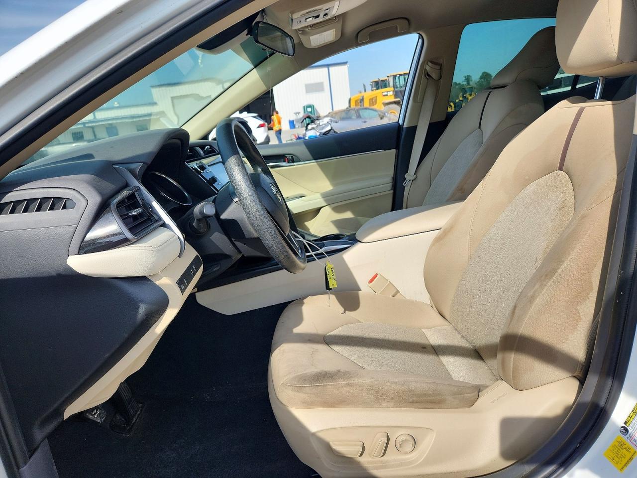 2020 TOYOTA CAMRY LE photo 19