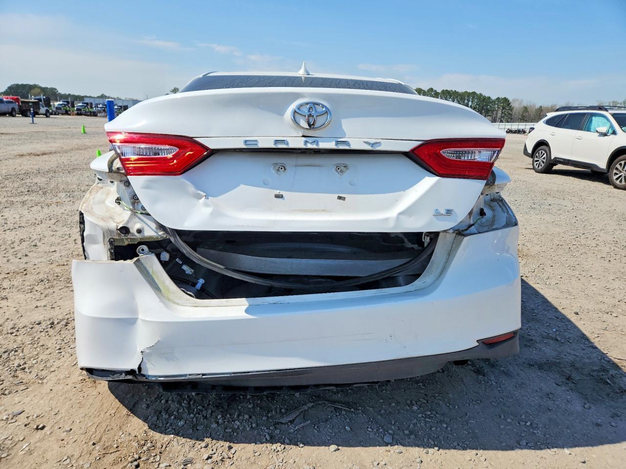 2020 TOYOTA CAMRY LE photo 16