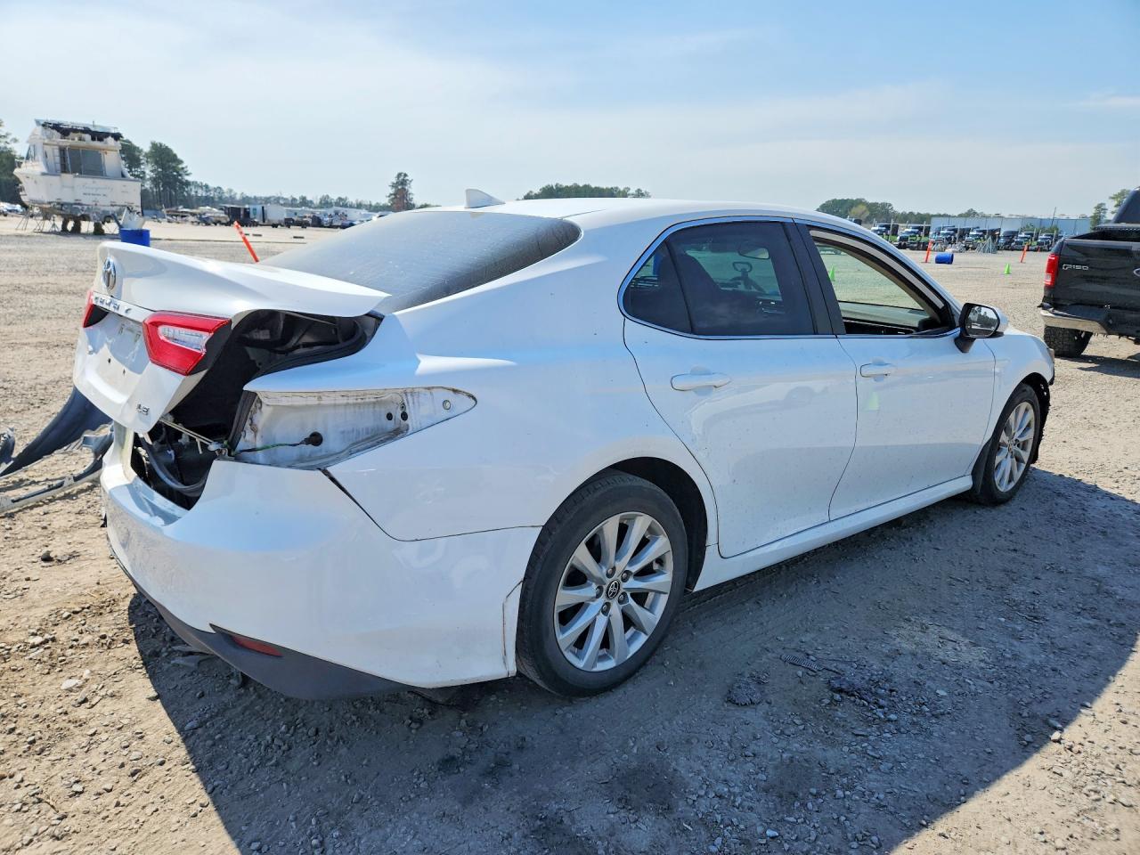 2020 TOYOTA CAMRY LE photo 7