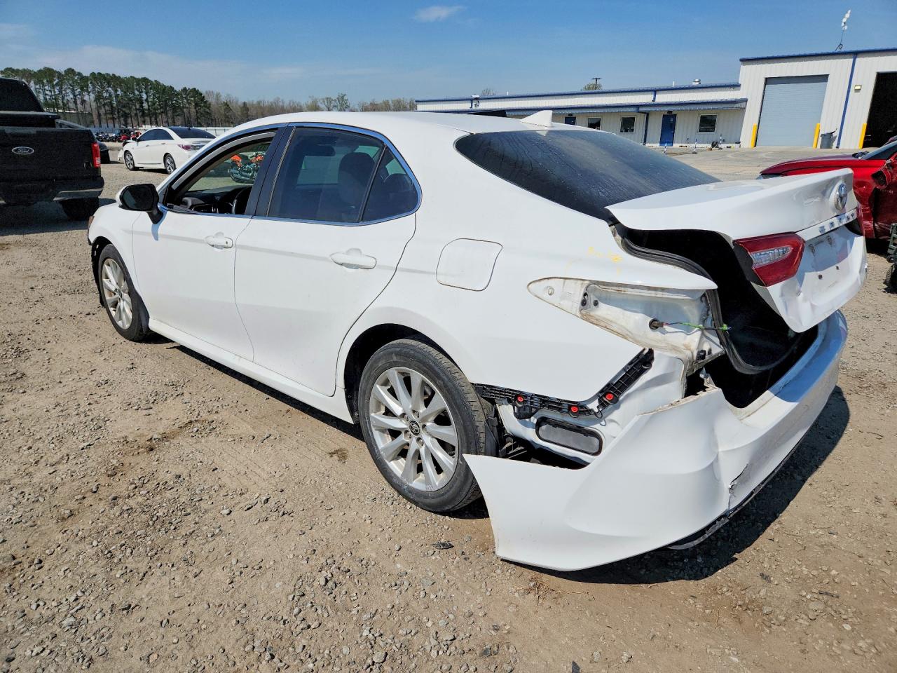 2020 TOYOTA CAMRY LE photo 4