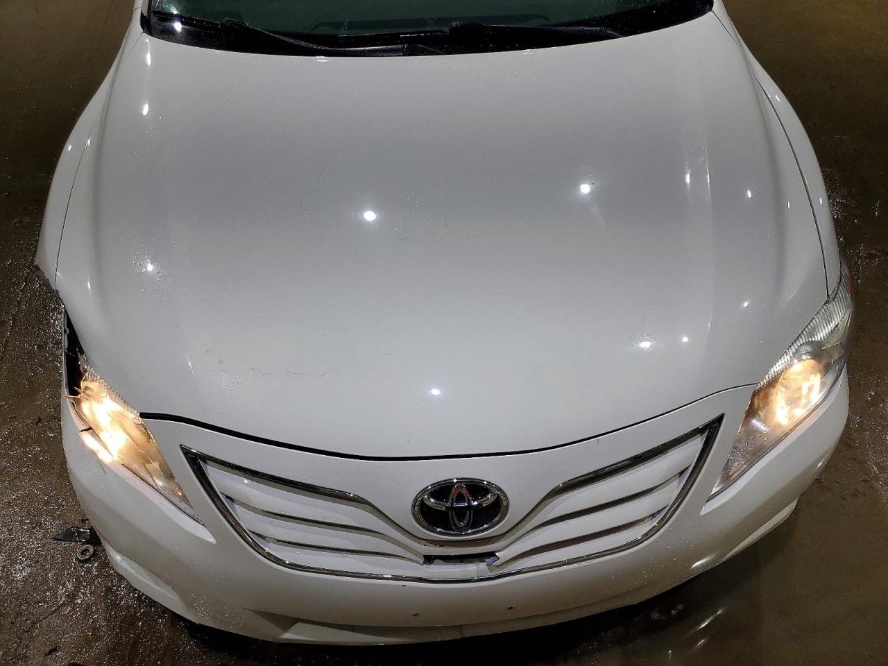 2010 TOYOTA CAMRY BASE photo 11