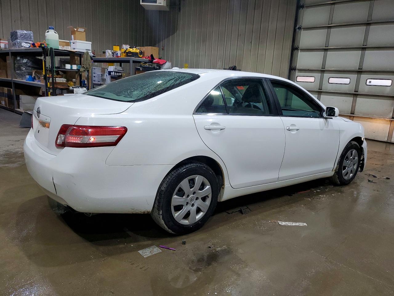 2010 TOYOTA CAMRY BASE photo 3