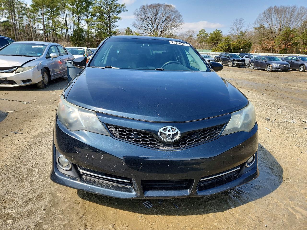 2014 TOYOTA CAMRY SE photo 13