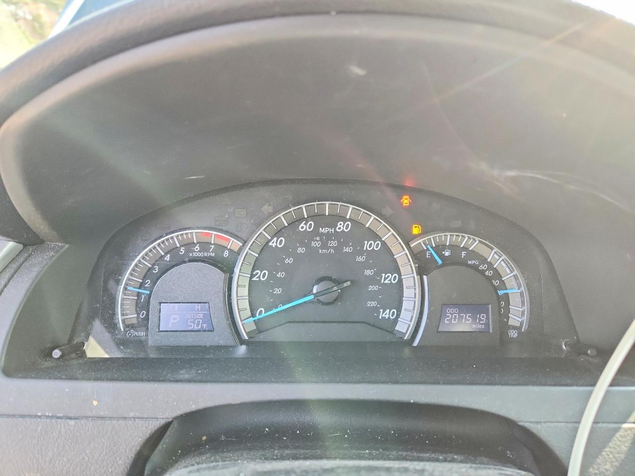 2014 TOYOTA CAMRY SE photo 25