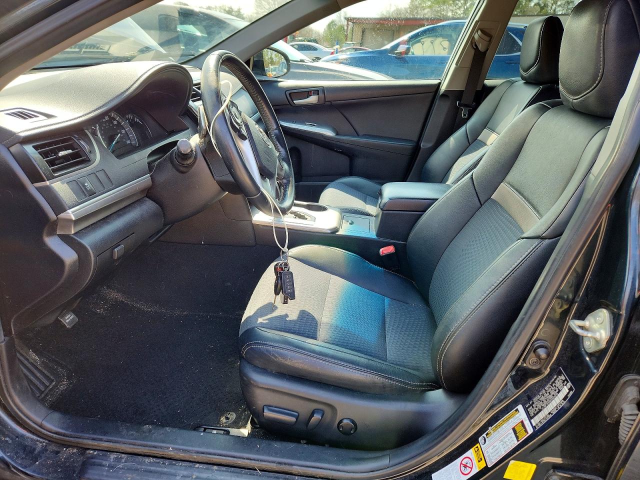 2014 TOYOTA CAMRY SE photo 19
