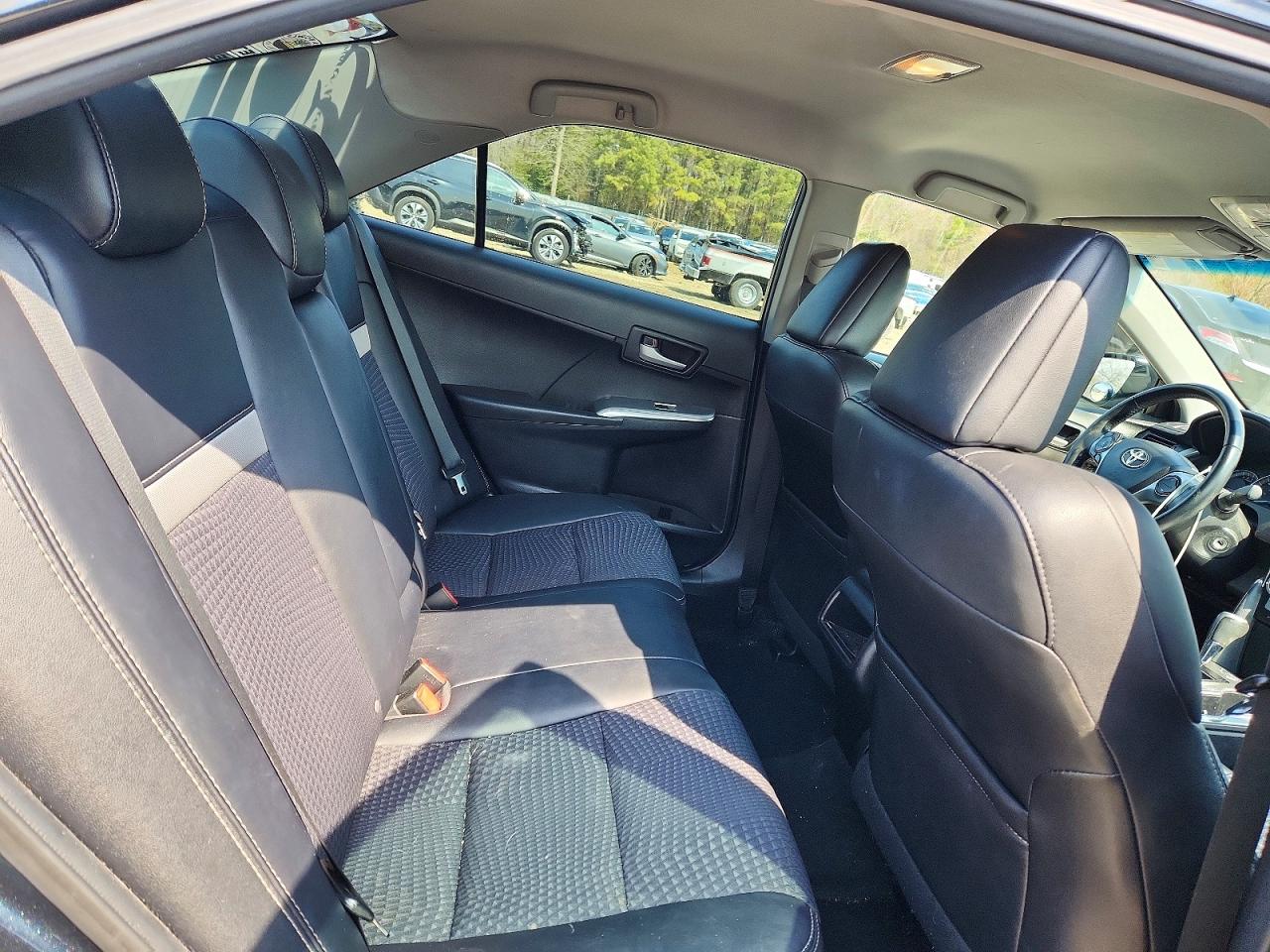 2014 TOYOTA CAMRY SE photo 28