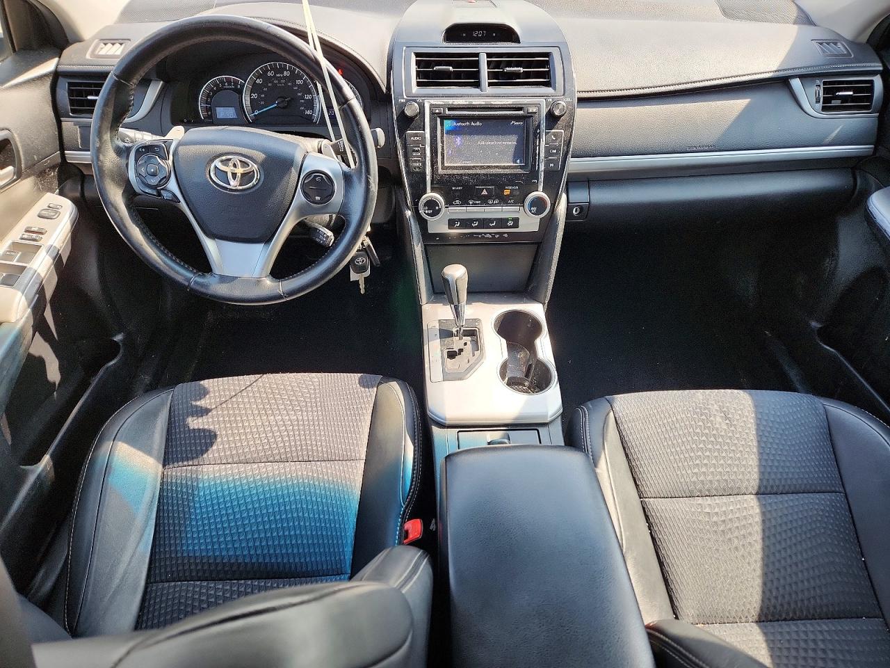 2014 TOYOTA CAMRY SE photo 22