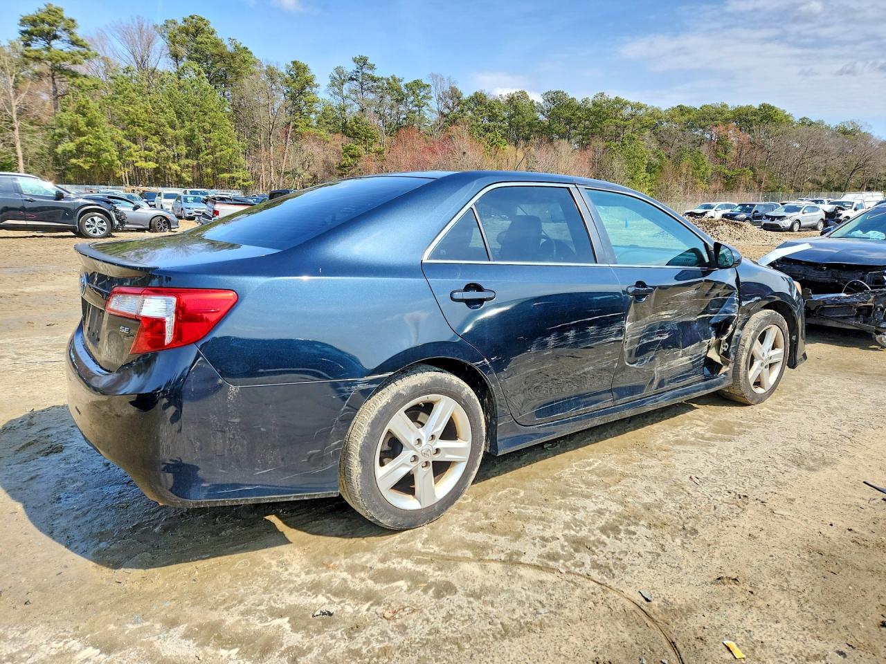 2014 TOYOTA CAMRY SE photo 7