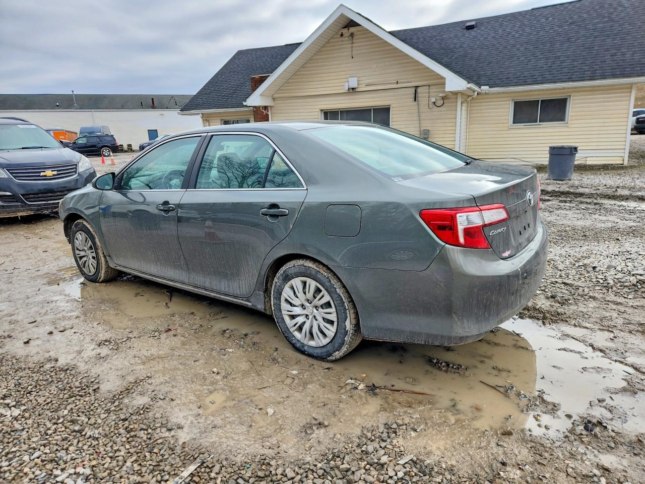 2012 TOYOTA CAMRY LE photo 2