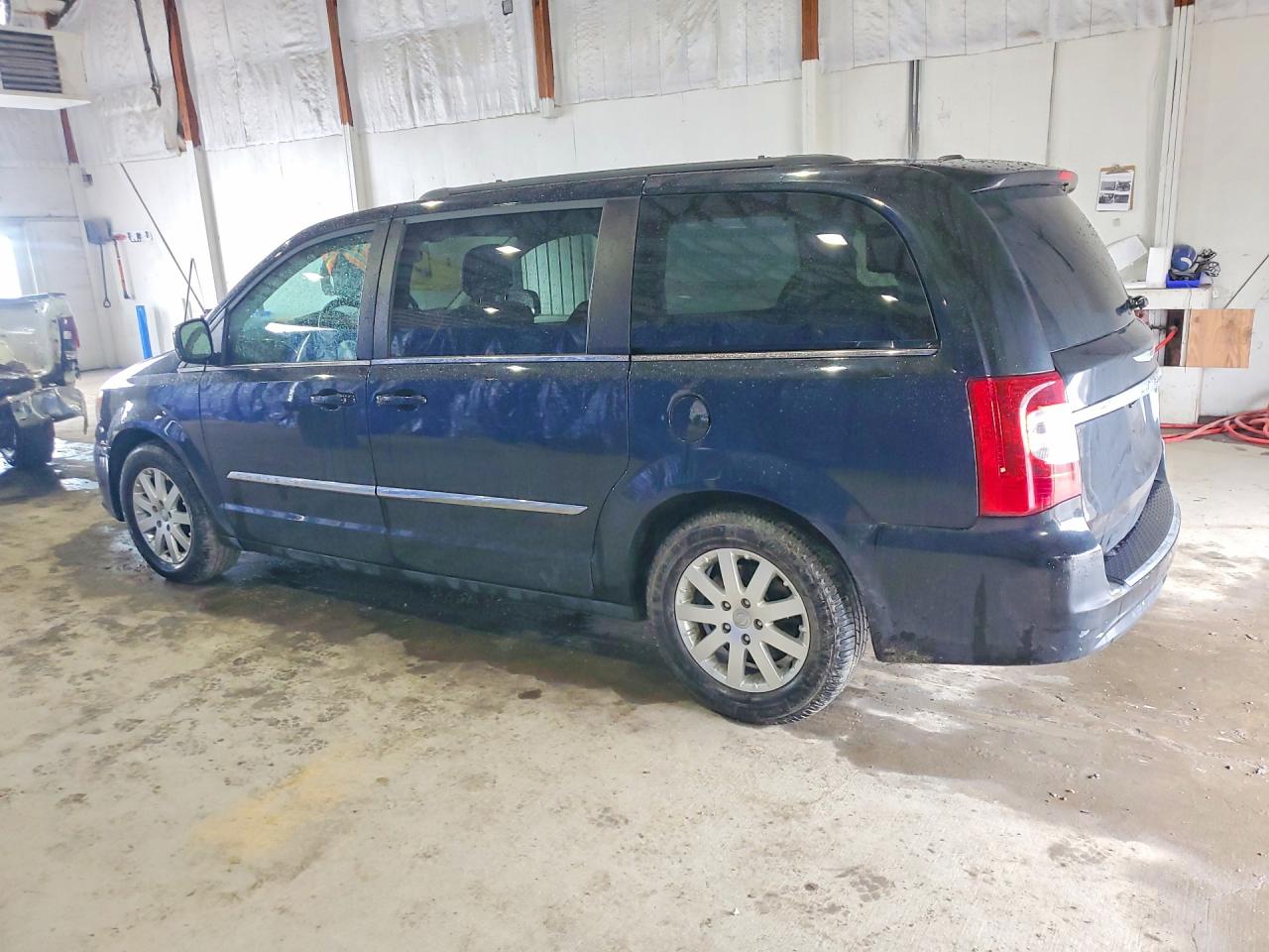 2015 CHRYSLER TOWN & COUNTRY TOURING photo 2
