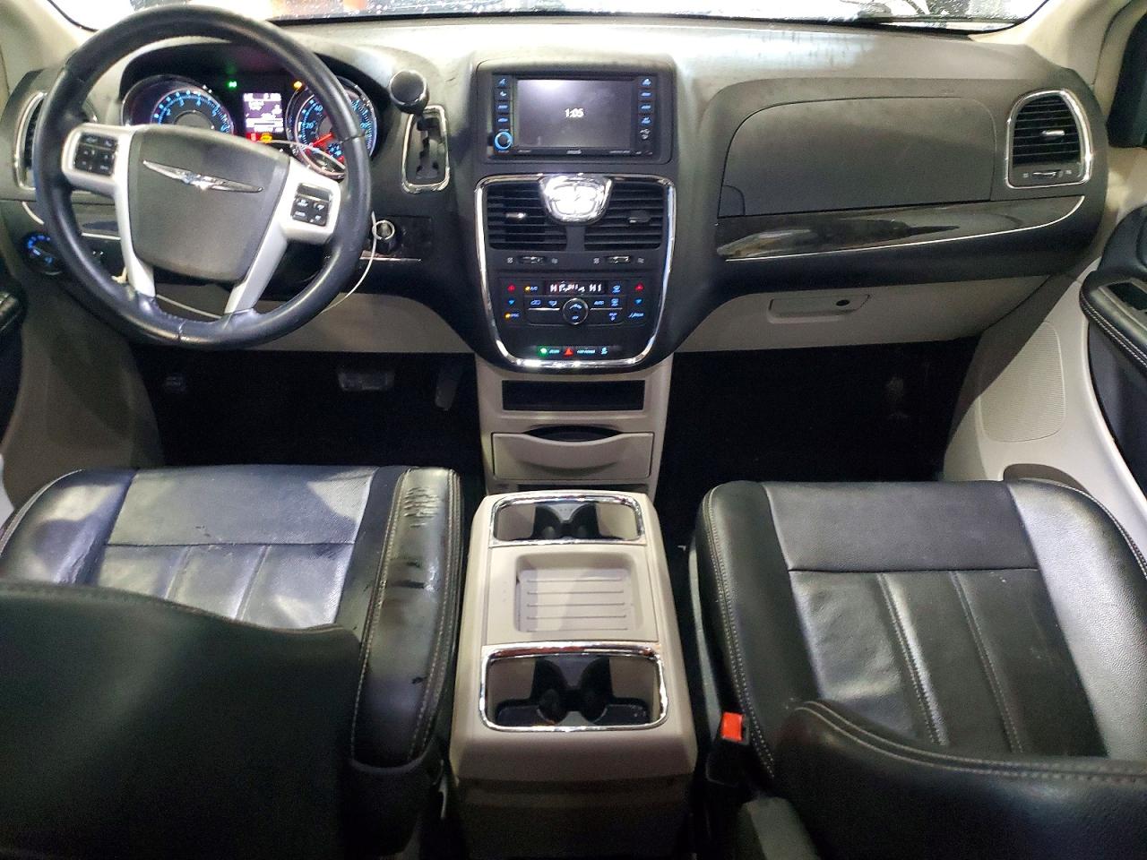 2015 CHRYSLER TOWN & COUNTRY TOURING photo 8