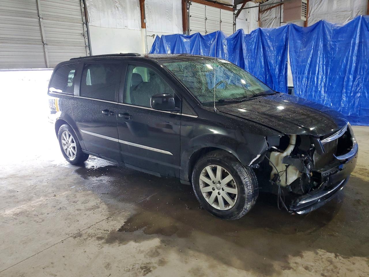 2015 CHRYSLER TOWN & COUNTRY TOURING photo 4