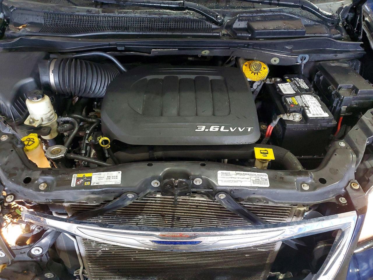 2015 CHRYSLER TOWN & COUNTRY TOURING photo 12