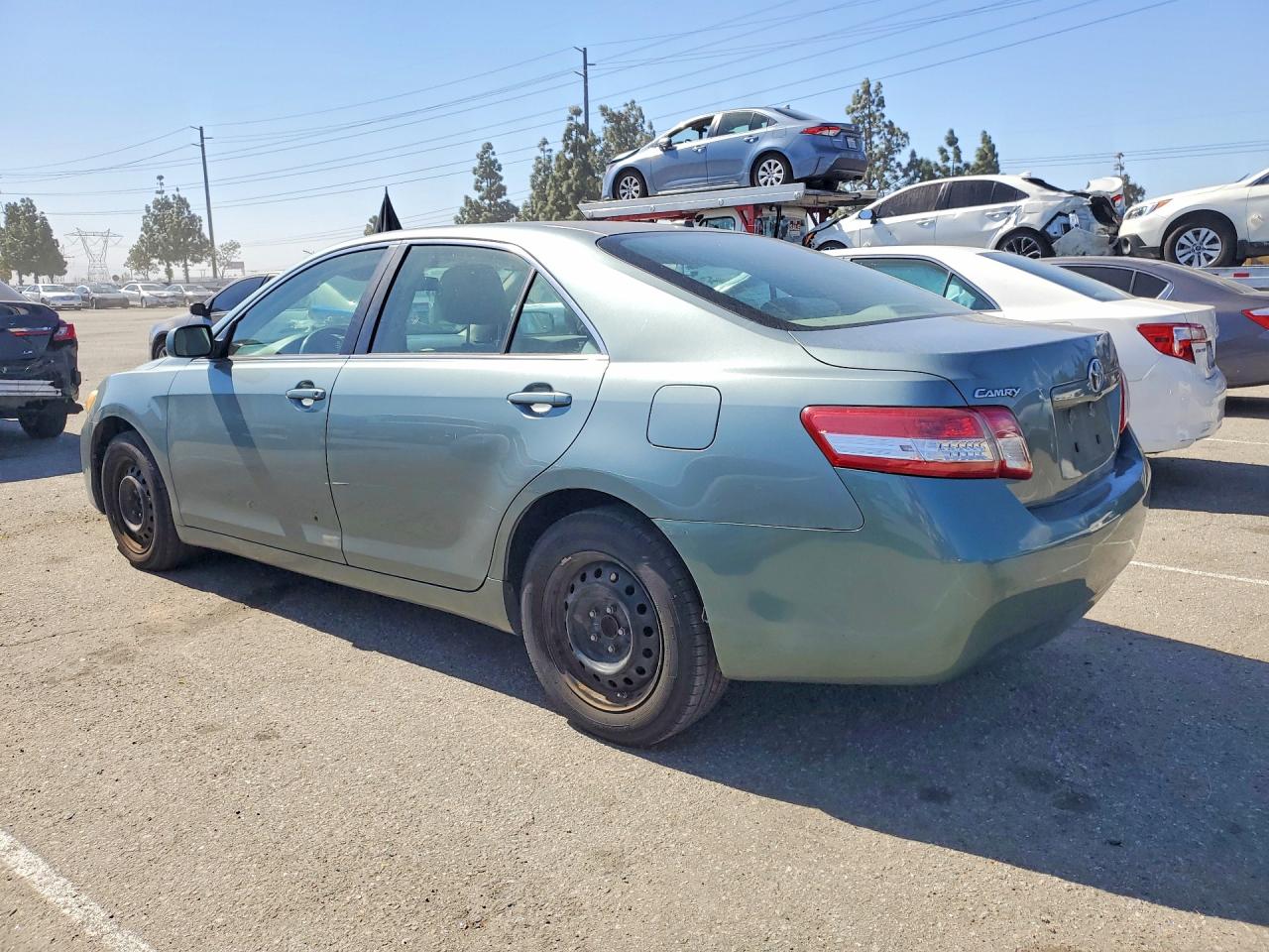 2011 TOYOTA CAMRY LE photo 2