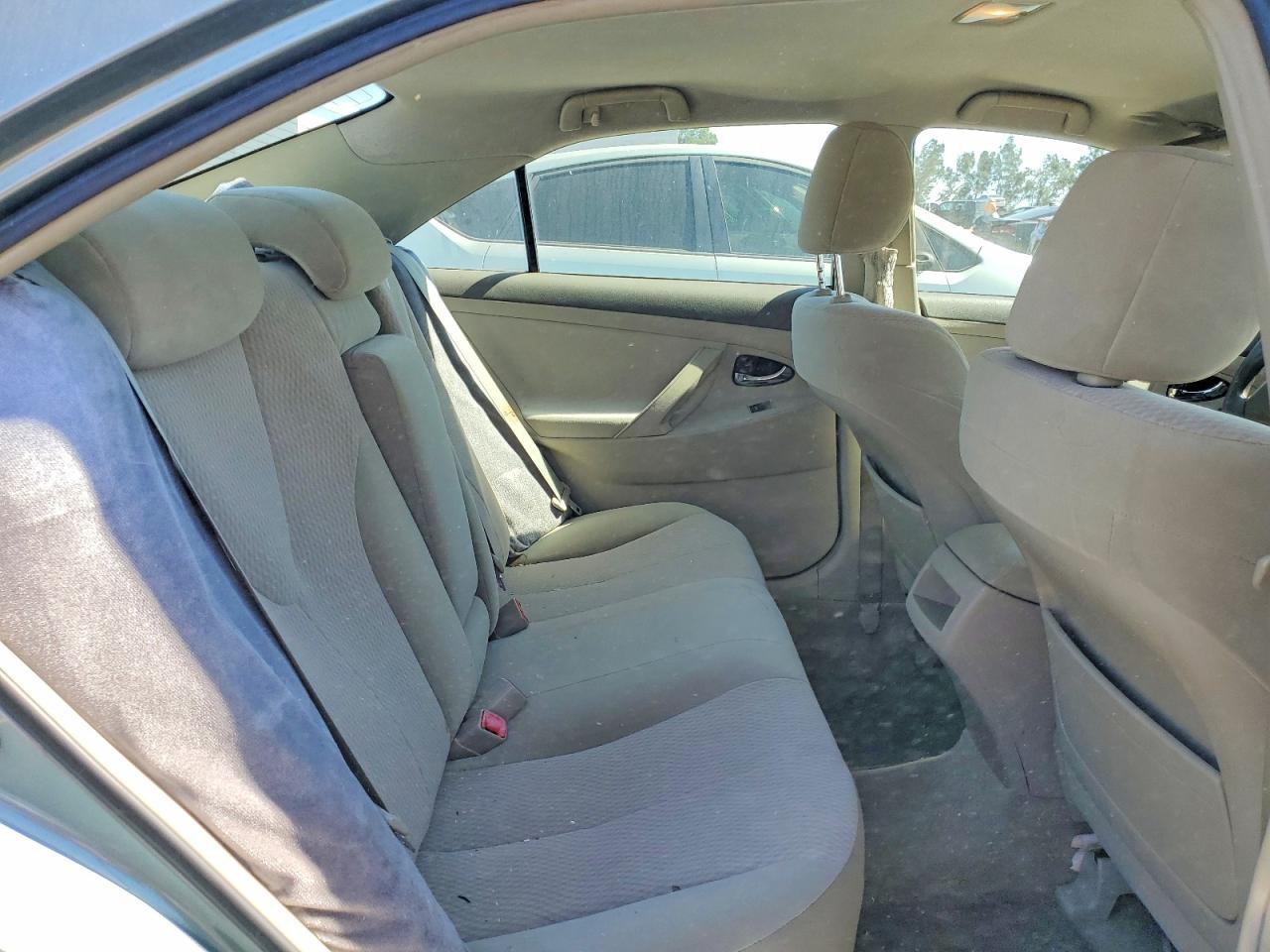 2011 TOYOTA CAMRY LE photo 10