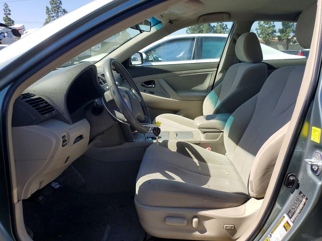 2011 TOYOTA CAMRY LE photo 7
