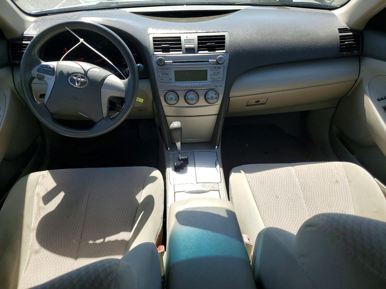 2011 TOYOTA CAMRY LE photo 8