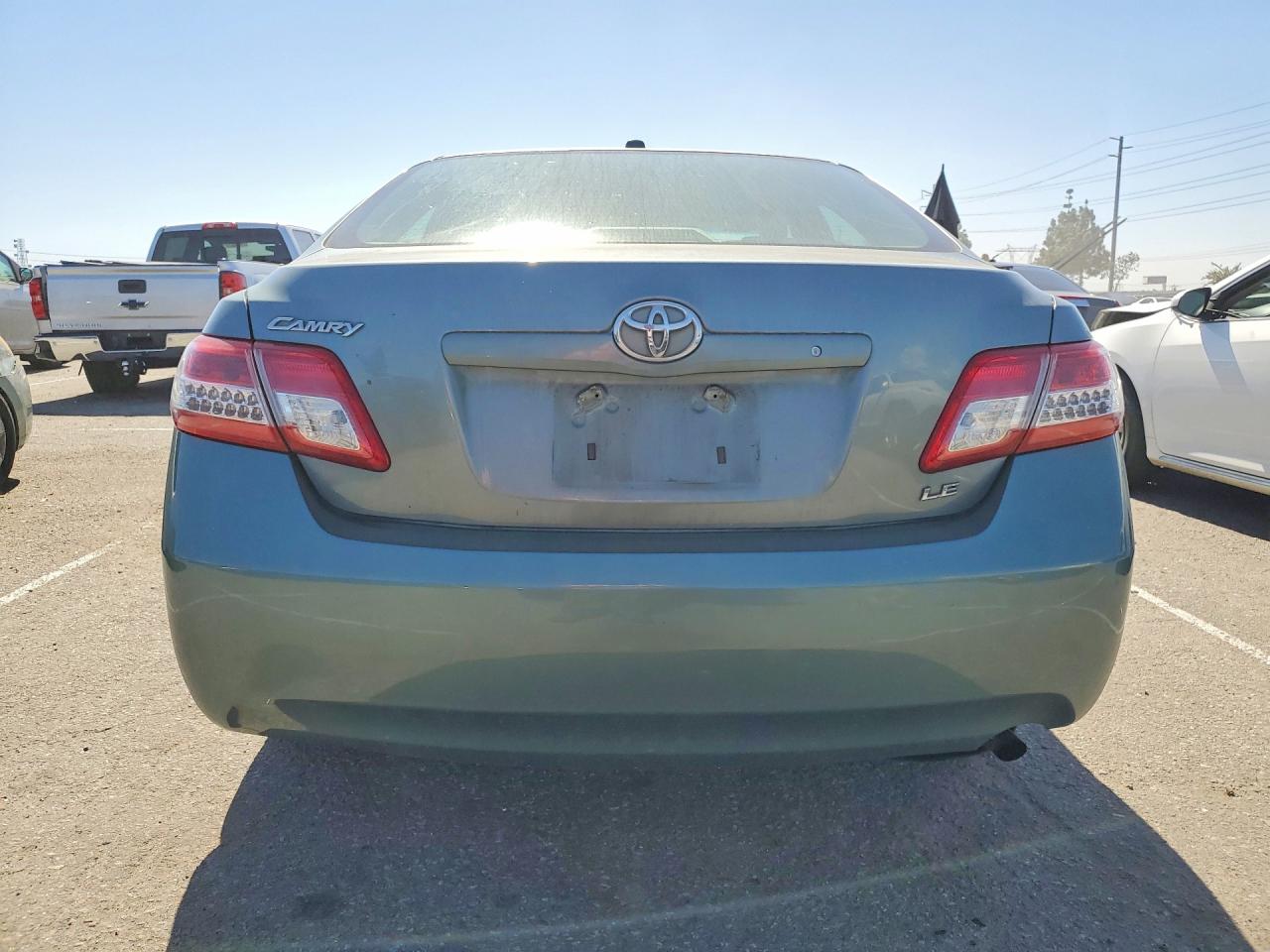 2011 TOYOTA CAMRY LE photo 6