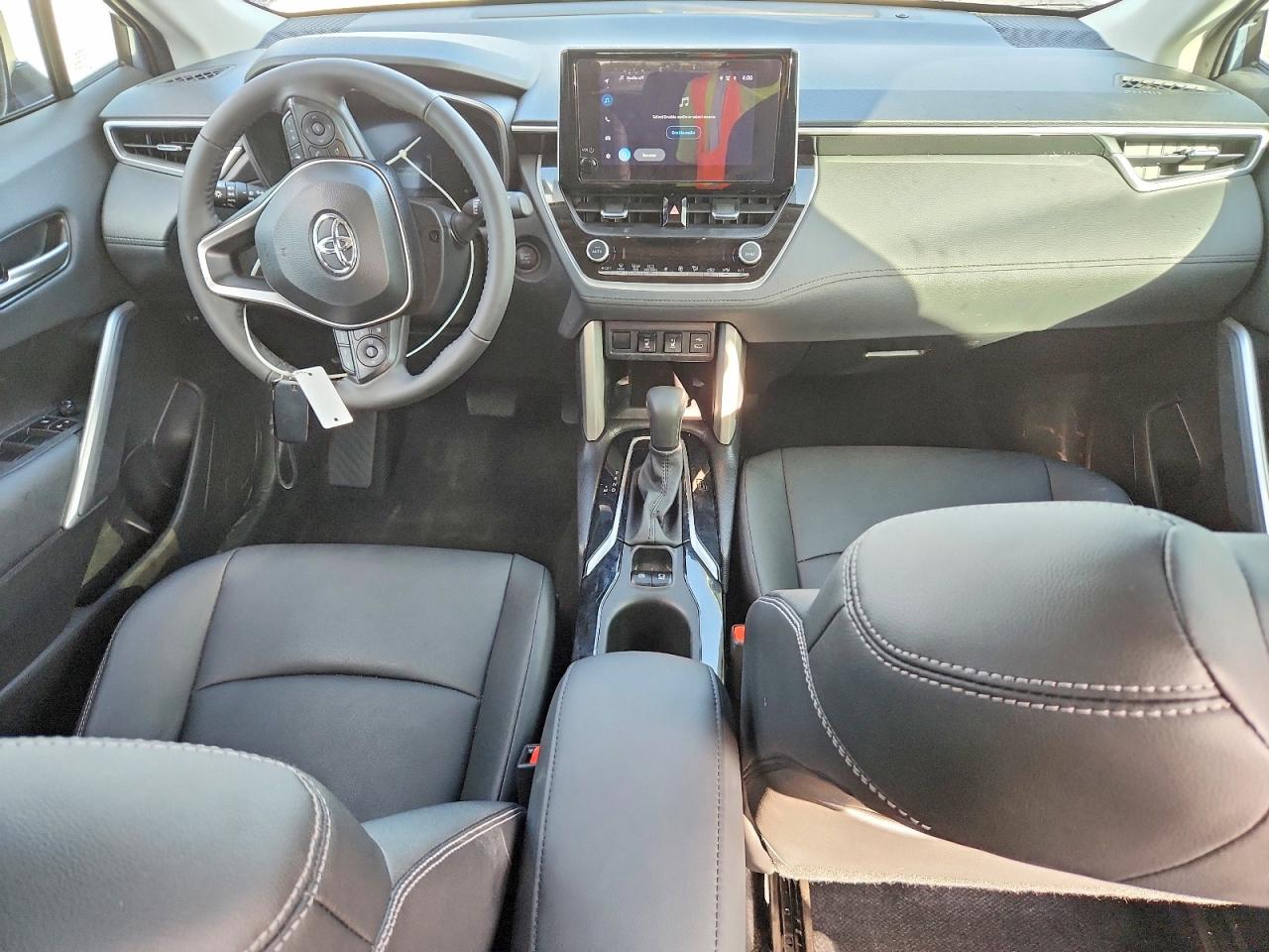 2024 TOYOTA COROLLA CROSS XLE photo 15