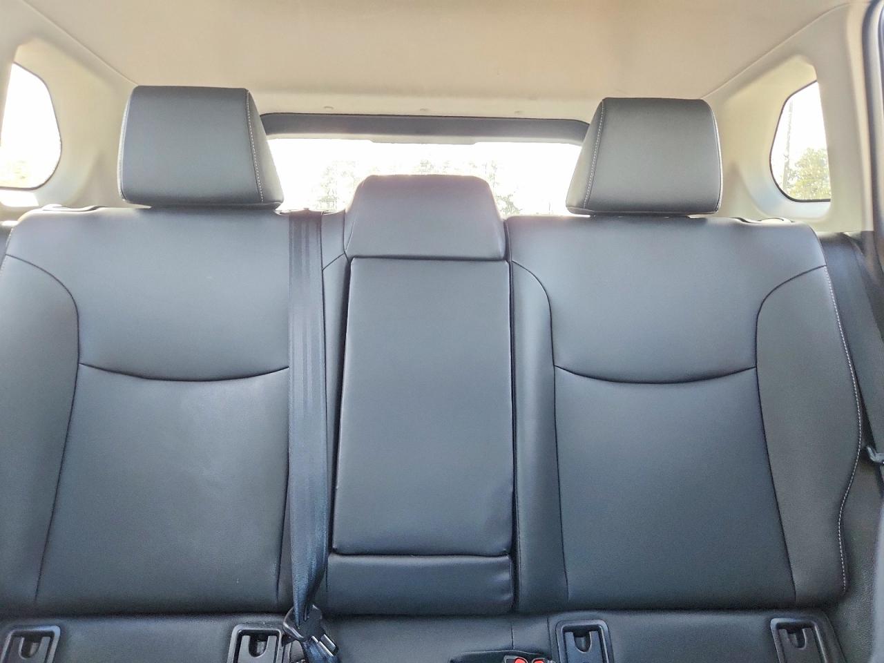 2024 TOYOTA COROLLA CROSS XLE photo 19