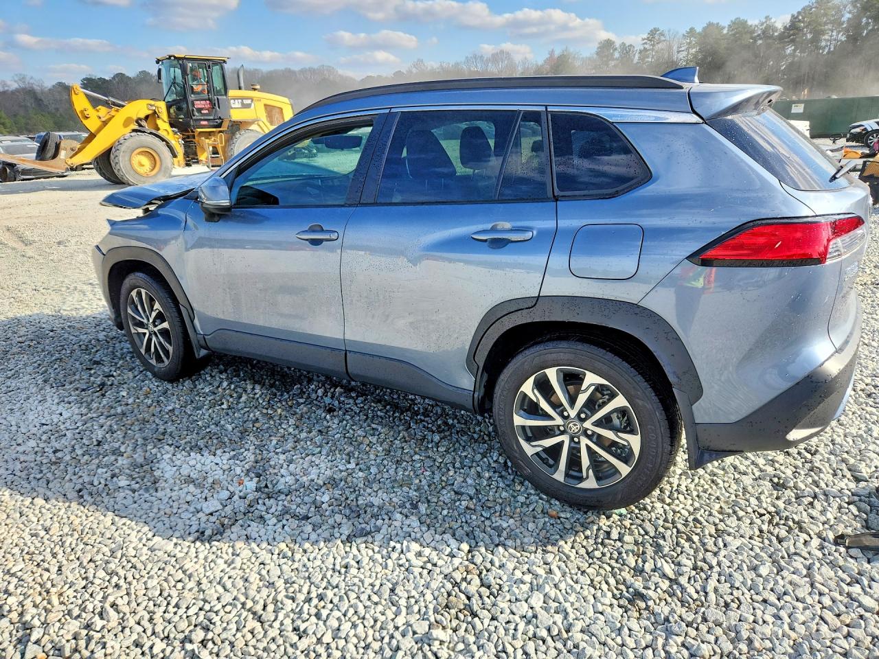 2024 TOYOTA COROLLA CROSS XLE photo 3