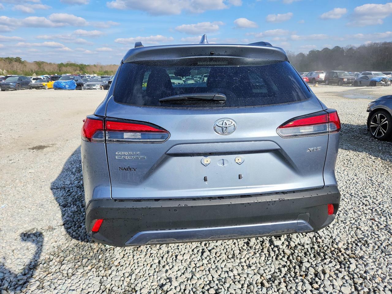 2024 TOYOTA COROLLA CROSS XLE photo 11