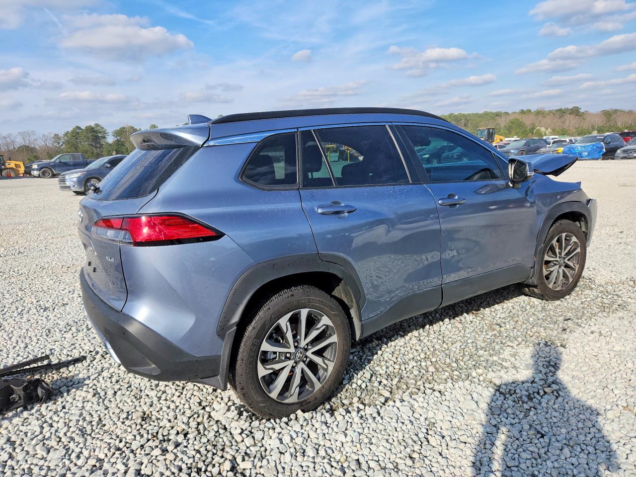 2024 TOYOTA COROLLA CROSS XLE photo 5