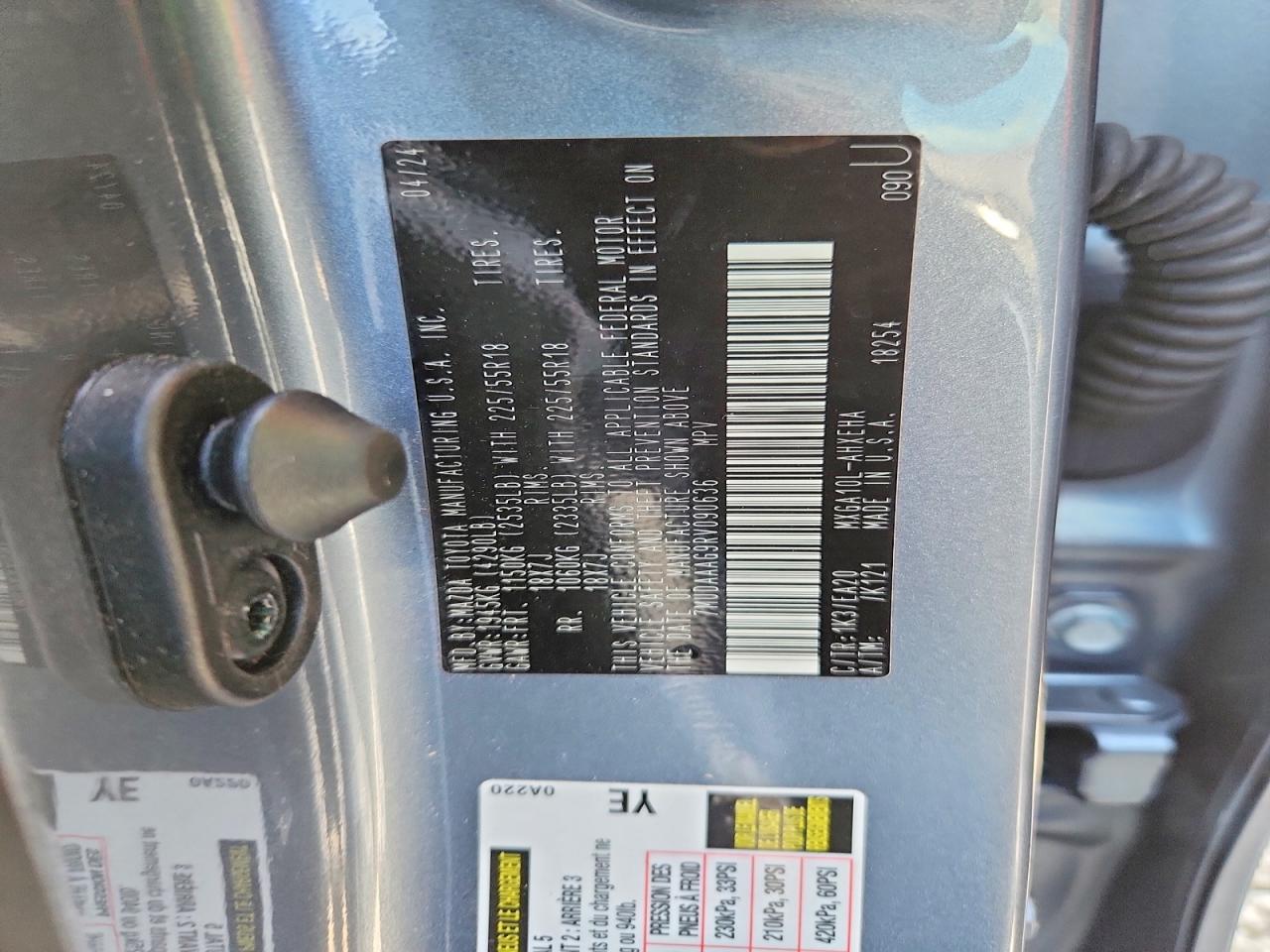 2024 TOYOTA COROLLA CROSS XLE photo 27