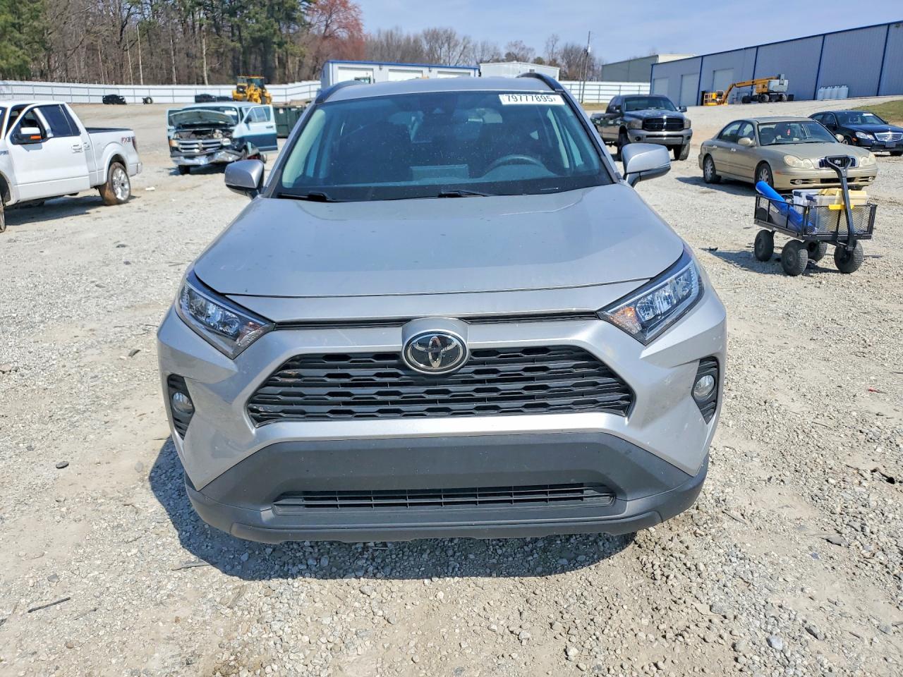 2021 TOYOTA RAV4 XLE photo 5