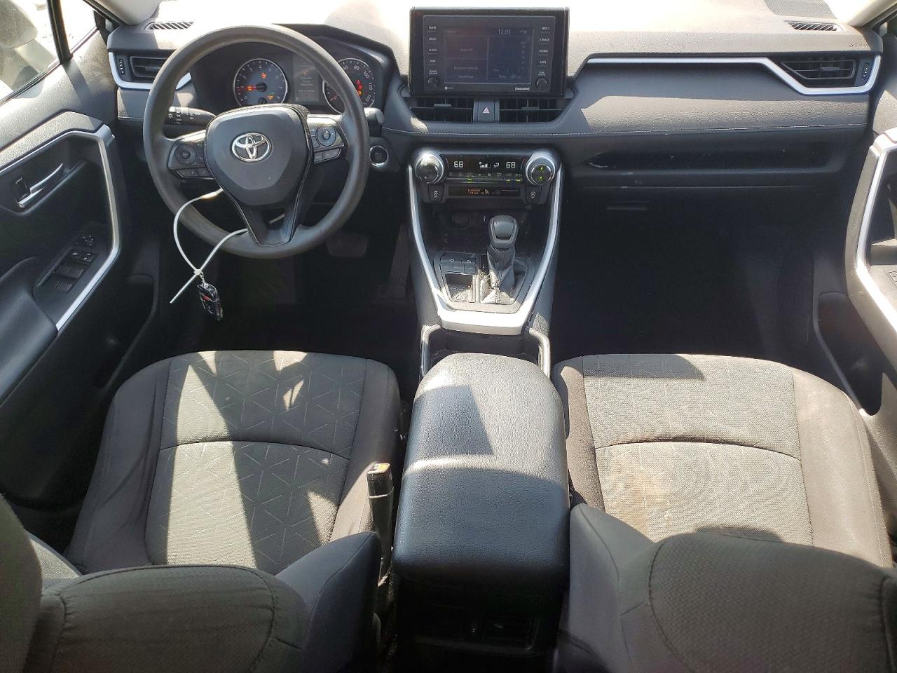 2021 TOYOTA RAV4 XLE photo 8