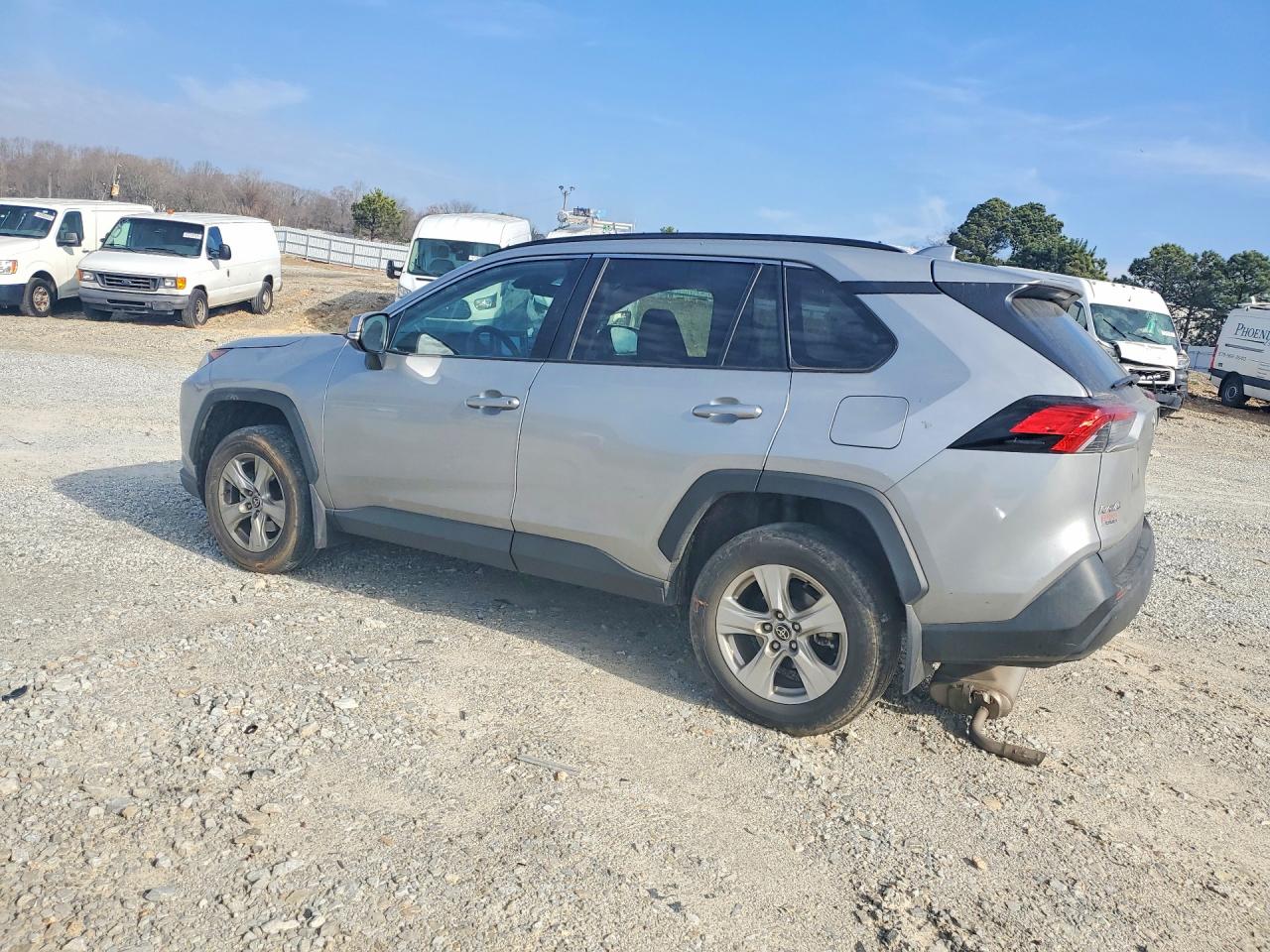 2021 TOYOTA RAV4 XLE photo 2