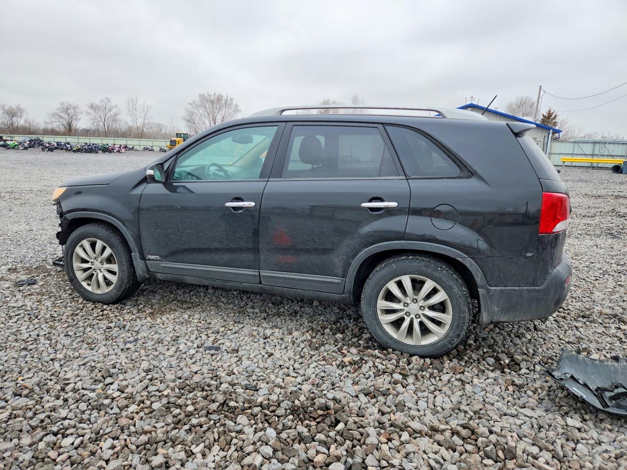 2011 KIA SORENTO photo 2