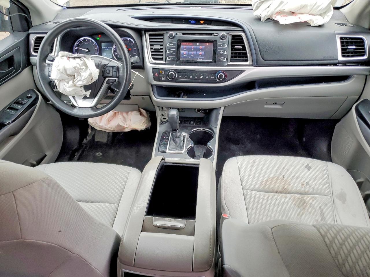 2014 TOYOTA HIGHLANDER LE photo 15