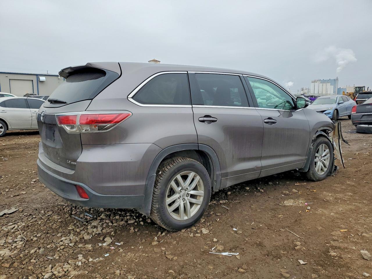 2014 TOYOTA HIGHLANDER LE photo 5