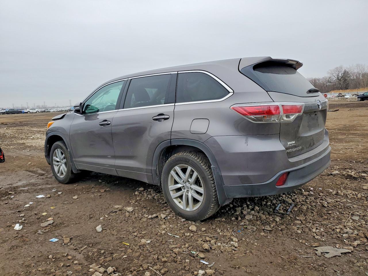 2014 TOYOTA HIGHLANDER LE photo 3