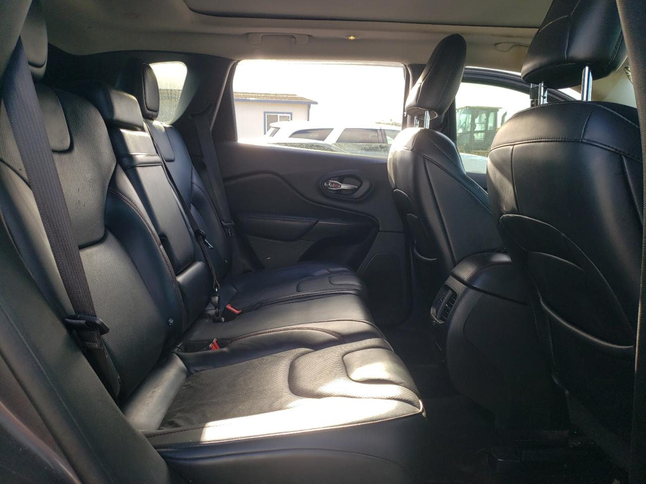 2019 JEEP CHEROKEE photo 11
